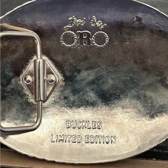 DOS DE ORO BOOTS -24K GOLD PLATED BELT BUCKLE LTD ED
New with box - Picture 3 of 3